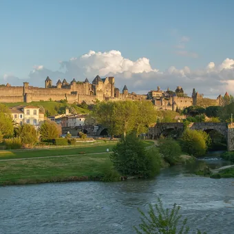 Cité médiévale de Carcassonne et le Pont-Vieux sur l'Aude