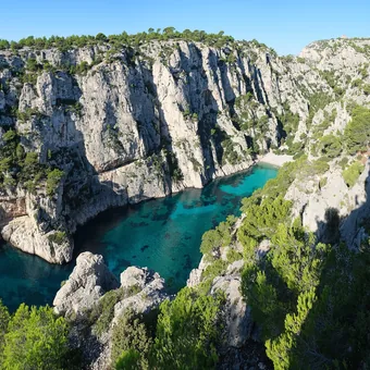 Eau turquoise et falaises blanches de la calanque d'En-Vau