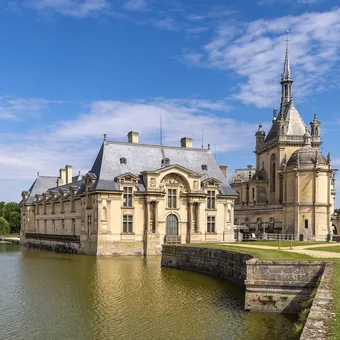 Château de Chantilly et ses douves en miroir