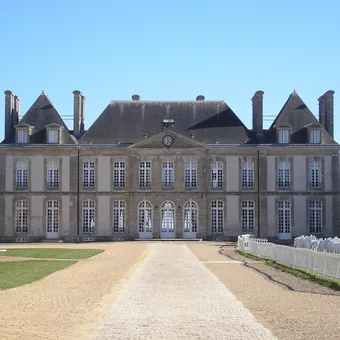 Château et cour d'honneur du haras national du Pin