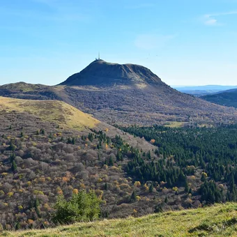 Puy de Dôme et la chaîne des Puys aux couleurs d'automne