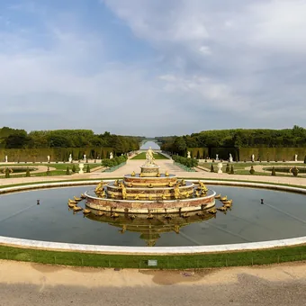 Bassin de Latone et perspective des jardins de Versailles