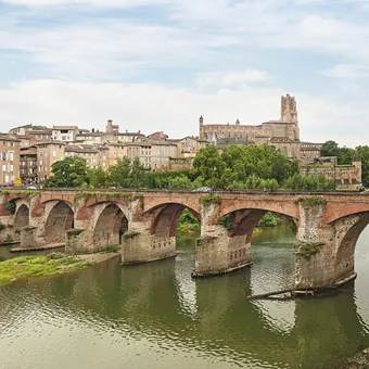 Cathédrale Sainte-Cécile d'Albi et le Pont-Vieux sur le Tarn