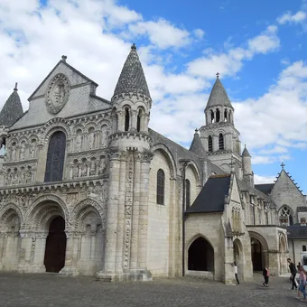 Façade sculptée de l'église Notre-Dame-la-Grande, à Poitiers