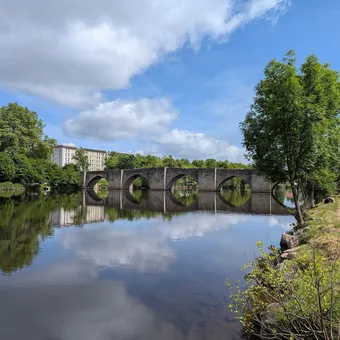 Pont Saint-Étienne en pierre au-dessus de la Vienne, à Limoges