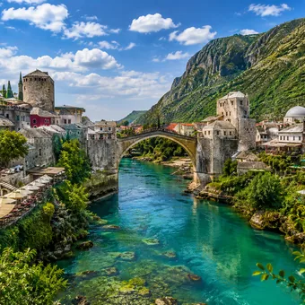 Vieux pont de Mostar sur la Neretva