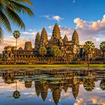 Temple d'Angkor Vat se reflétant dans un bassin