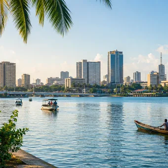 Gratte-ciel d’Abidjan au bord de la lagune