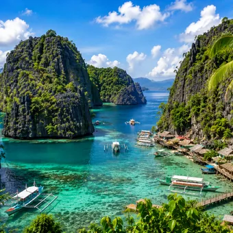 Îles karstiques et lagon turquoise