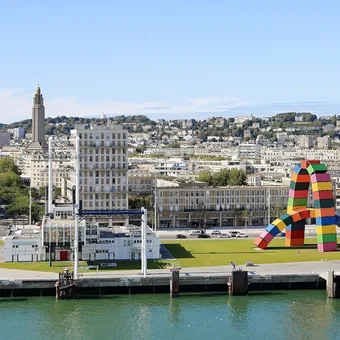 Le port du Havre, la ville et la Catène de containers
