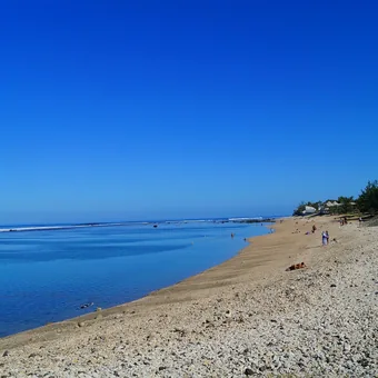 La plage et le lagon de Saint-Pierre, à La Réunion